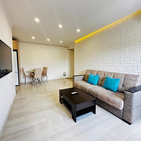 Suite Apartment On Pushkin Street Erivan Exterior foto