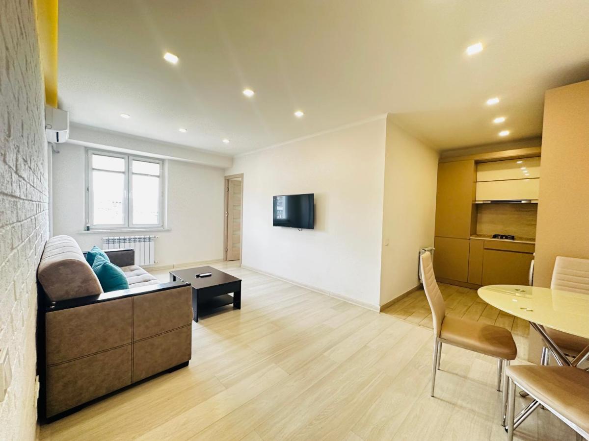 Suite Apartment On Pushkin Street Erivan Exterior foto