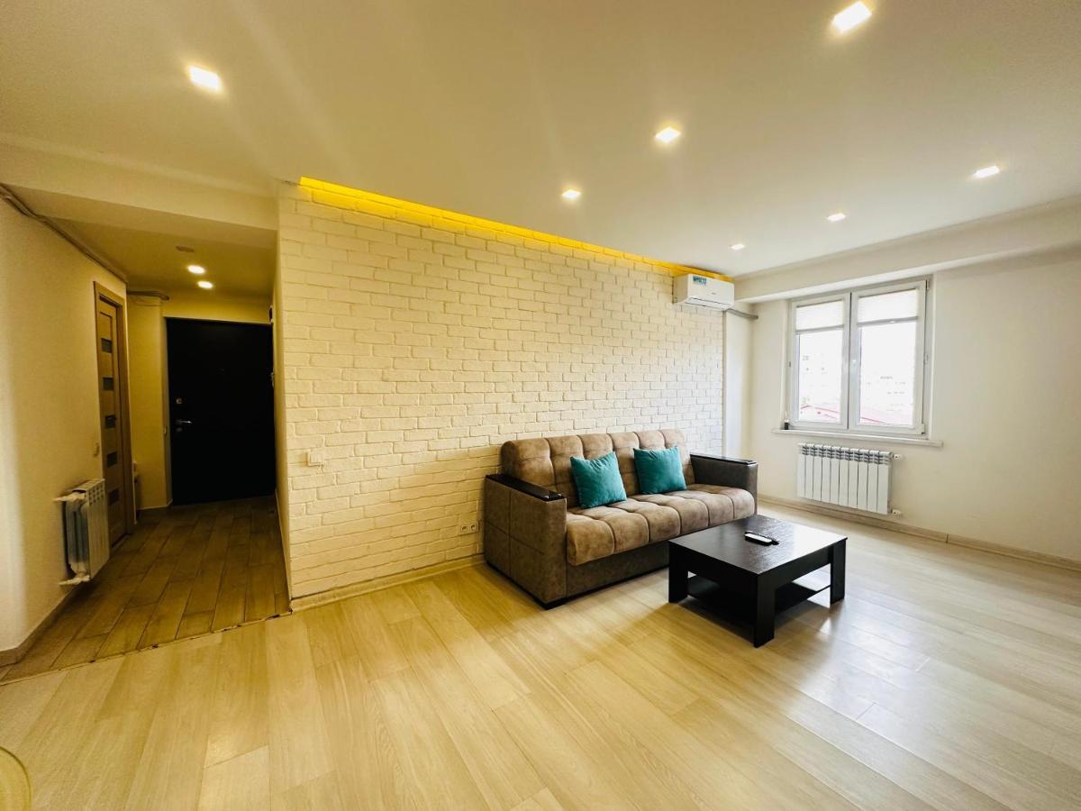 Suite Apartment On Pushkin Street Erivan Exterior foto