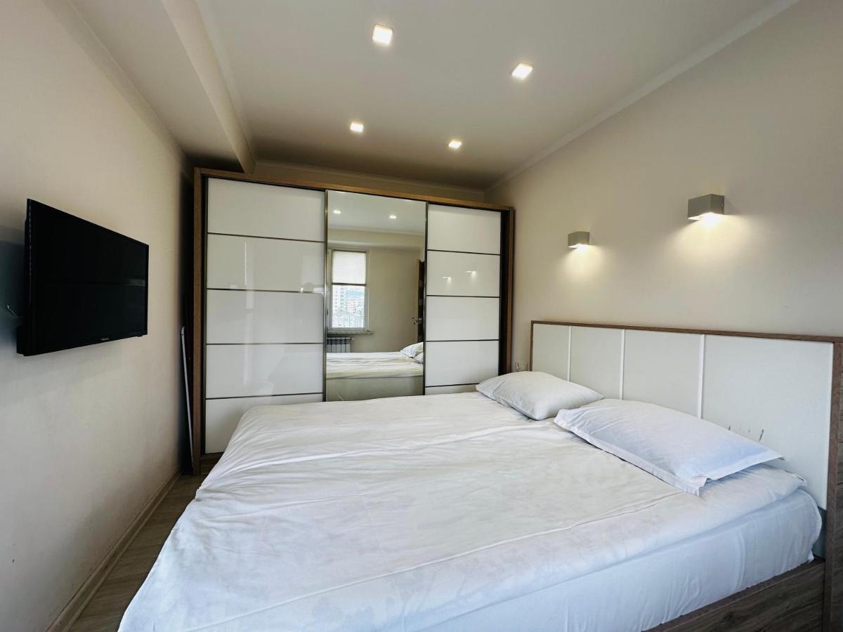 Suite Apartment On Pushkin Street Erivan Exterior foto