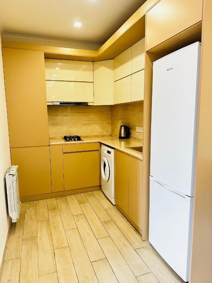 Suite Apartment On Pushkin Street Erivan Exterior foto