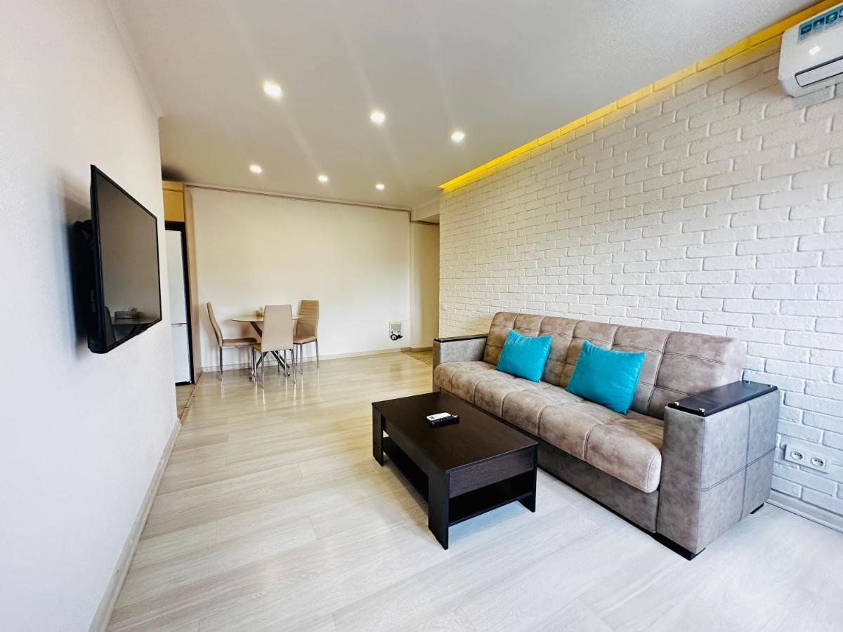 Suite Apartment On Pushkin Street Erivan Exterior foto